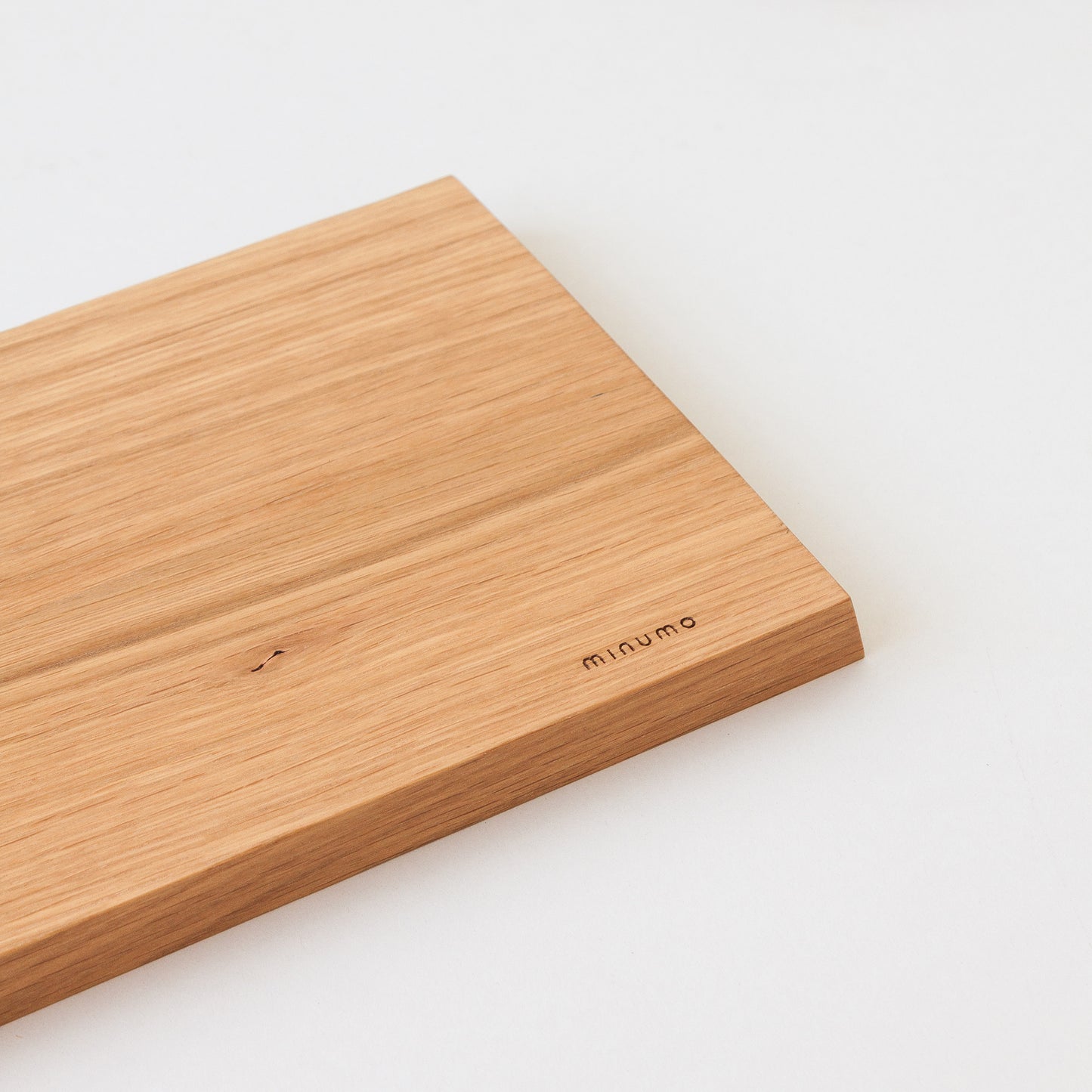 Minumo large minimal wooden cutting and serving board fold from oak with logo